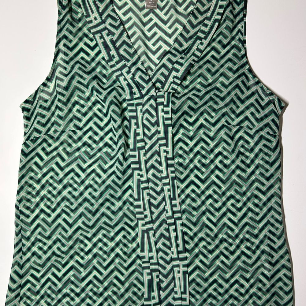 Banana Republic women’s sheer Green Black Geometric V Neck Top sleeveless size S